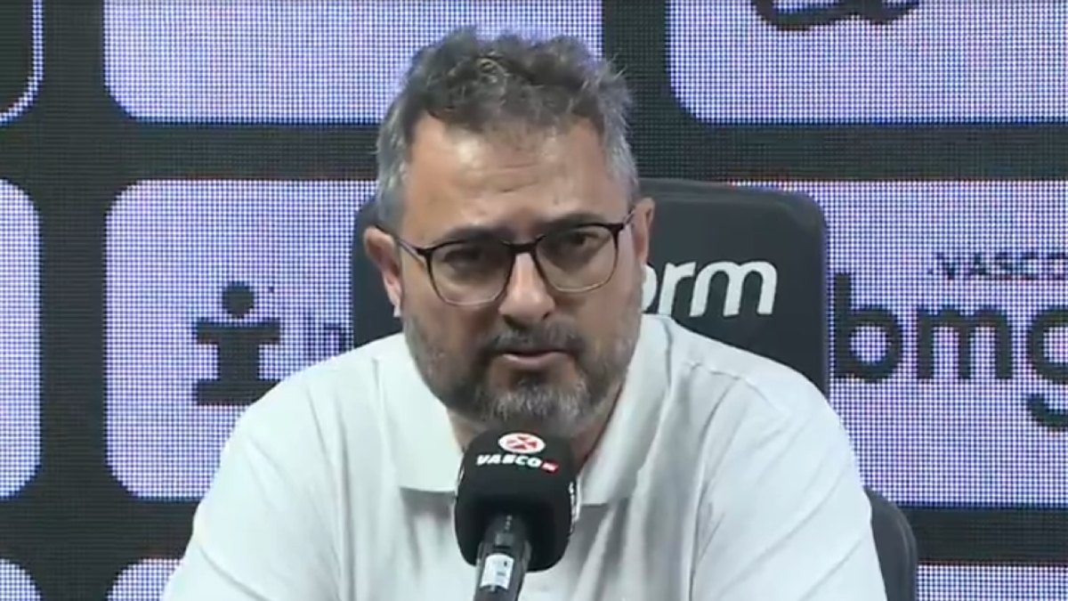 Alexandre Mattos, diretor de futebol do Vasco, desabafa sobre reforços e dispara contra 777