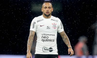 Flamengo negocia com Maycon do Corinthians