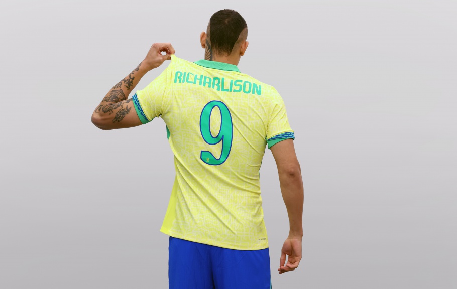 Seleção Brasileira apresenta novos uniformes camisa amarela costas