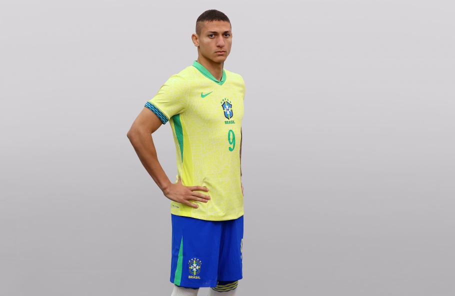 Seleção Brasileira apresenta novos uniformes camisa amarela frente