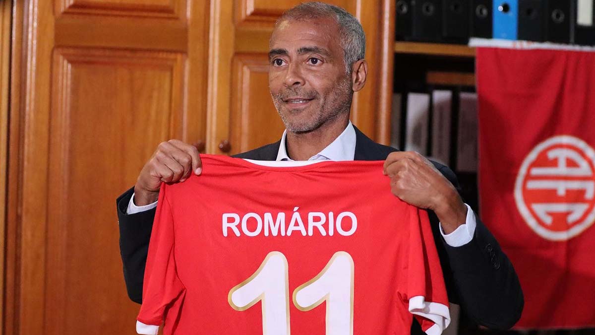 Romário volta ao futebol para jogar pelo America RJ