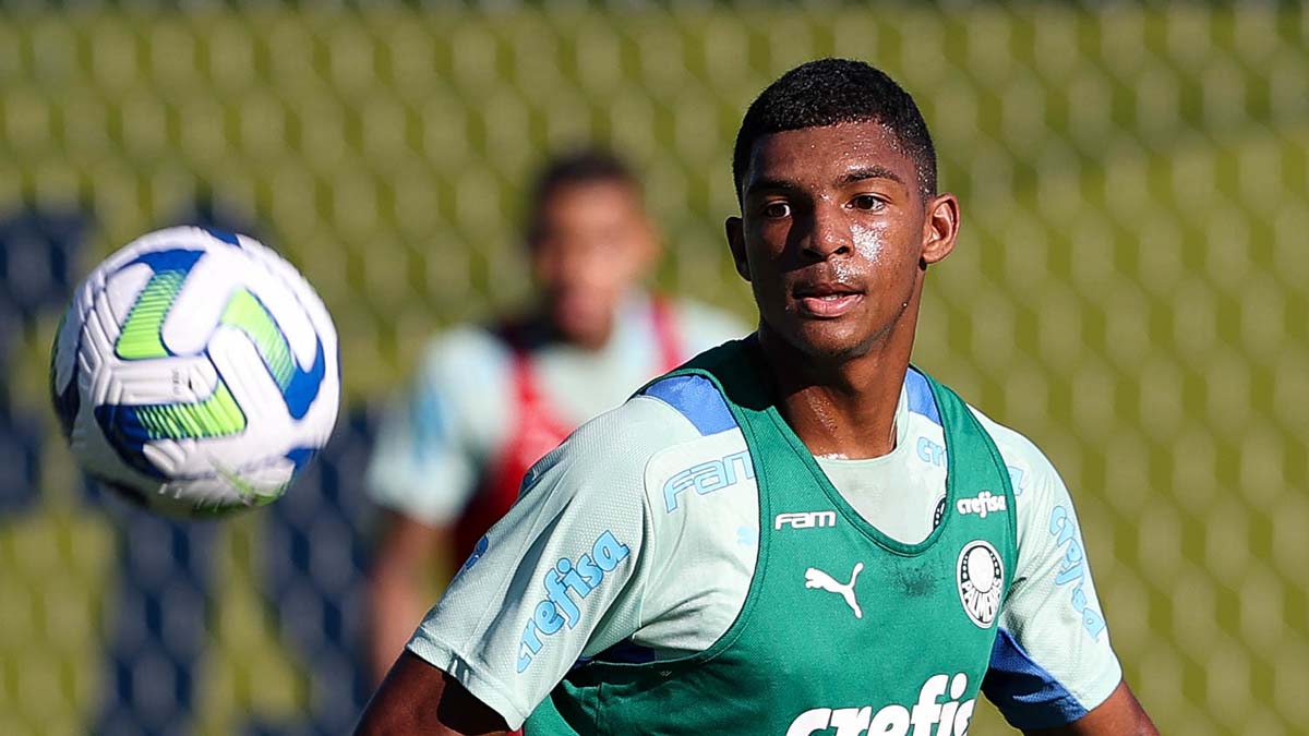 West Ham está prestes a oficializar a contratação do jovem meia Luís Guilherme, do Palmeiras: saiba mais sobre a contratação.