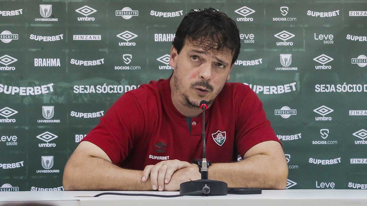 Fernando Diniz foi demitido do comando do Fluminense após a derrota por 1 a 0 para o Flamengo no Maracanã: saiba mais.