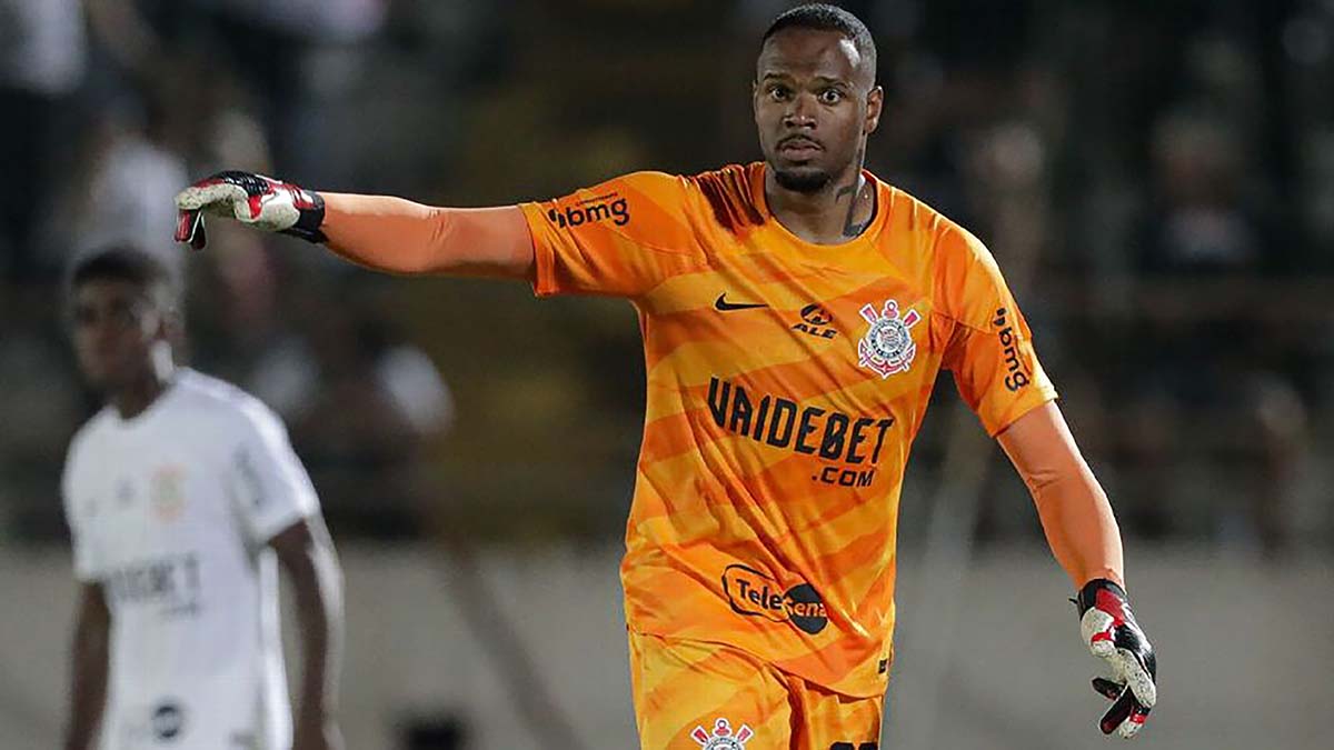 O goleiro Carlos Miguel está prestes a se despedir do Corinthians para seguir sua carreira no futebol inglês: saiba mais!