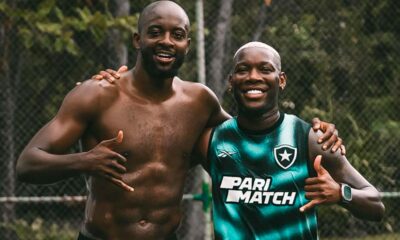 O volante Patrick de Paula do Botafogo contou com a companhia de Jean Mateta, centroavante do Crystal Palace, durante o treino. Entenda!