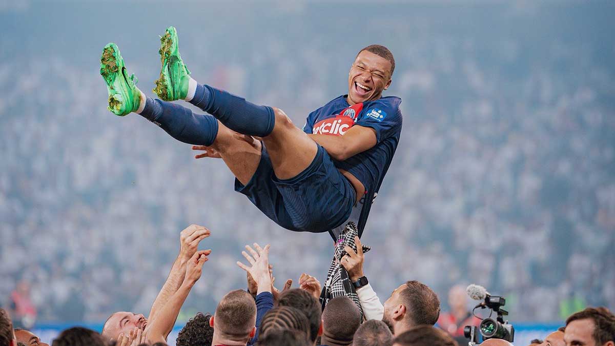 O Real Madrid anunciou oficialmente a contratação do atacante francês Kylian Mbappé. O astro assinou com o clube por cinco temporadas.