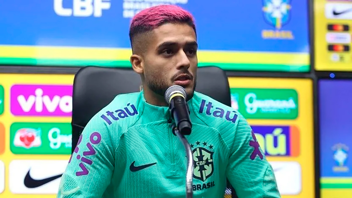 Yan Couto, lateral da Seleção Brasileira, revelou que a CBF solicitou que ele não usasse cabelo rosa. Saiba mais!