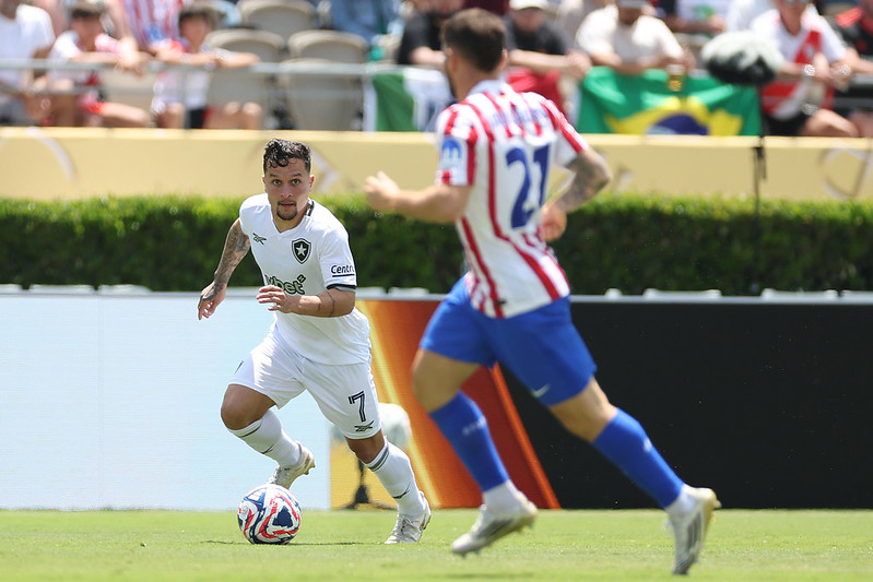 Artur em ação pelo Botafogo. Foto: Vitor Silva/BFR